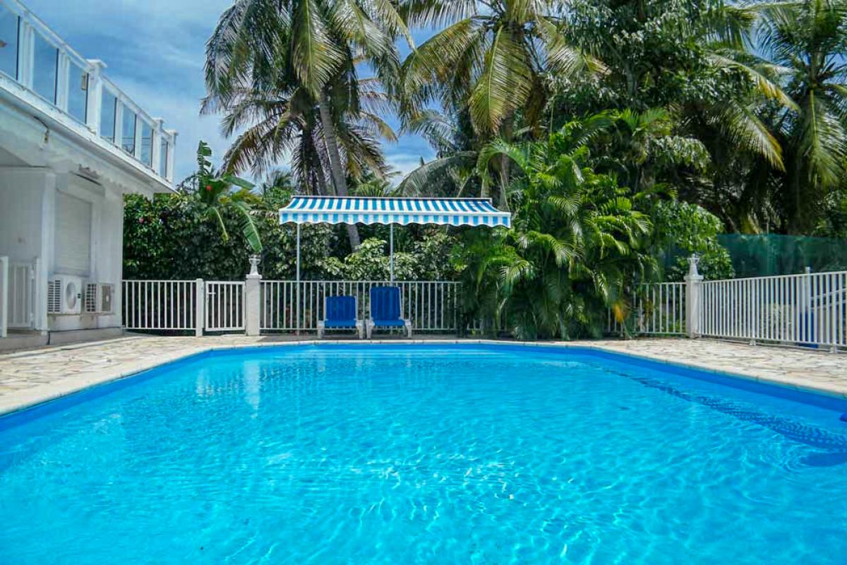 Location villa Guadeloupe St François 7 chambres 14 personnes avec piscine et accés à la mer