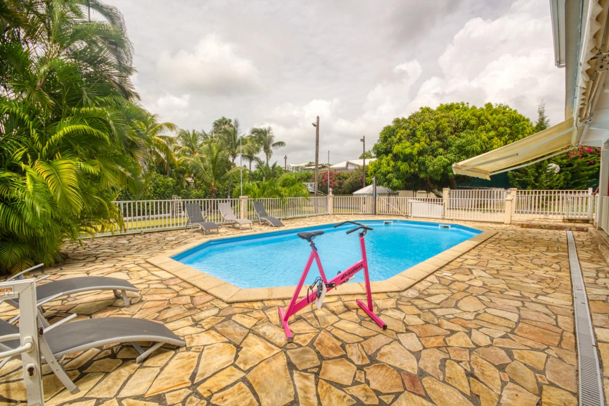 Location villa Guadeloupe St François 7 chambres 14 personnes avec piscine et accés à la mer