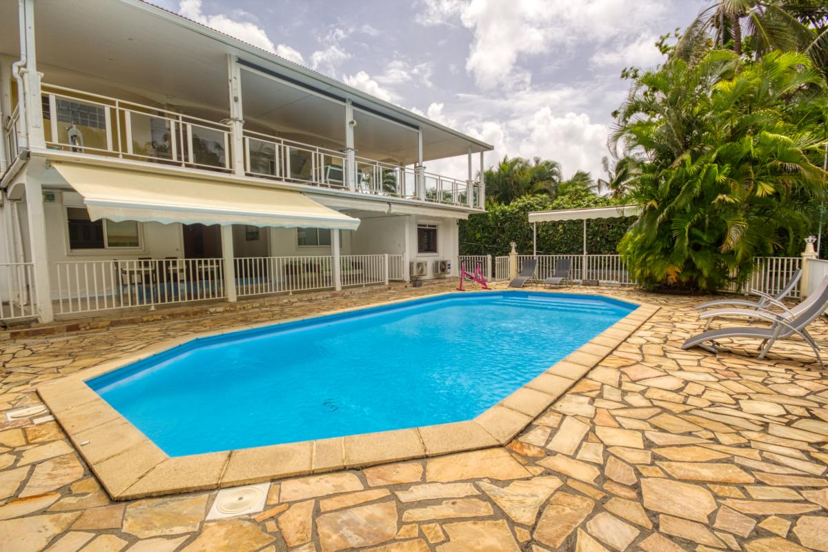 Location villa Guadeloupe St François 7 chambres 14 personnes avec piscine et accés à la mer