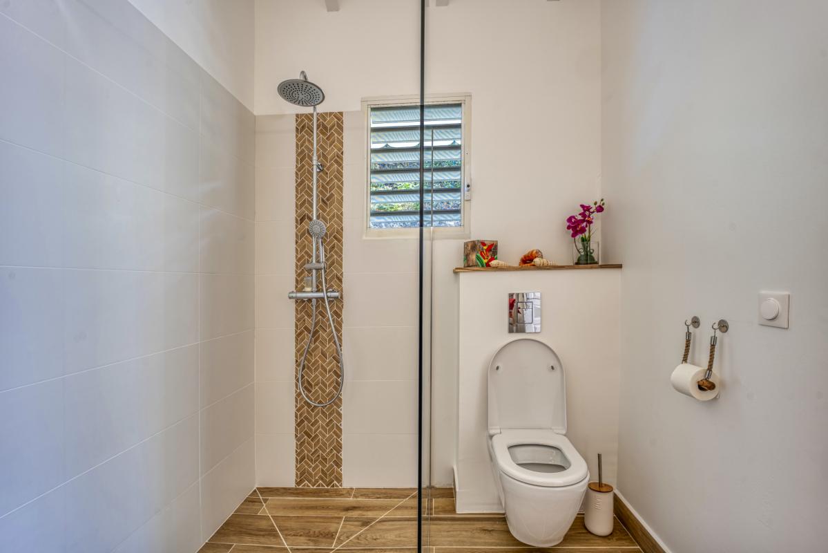 A louer villa 5 chambres Saint François Guadeloupe-salle de douche