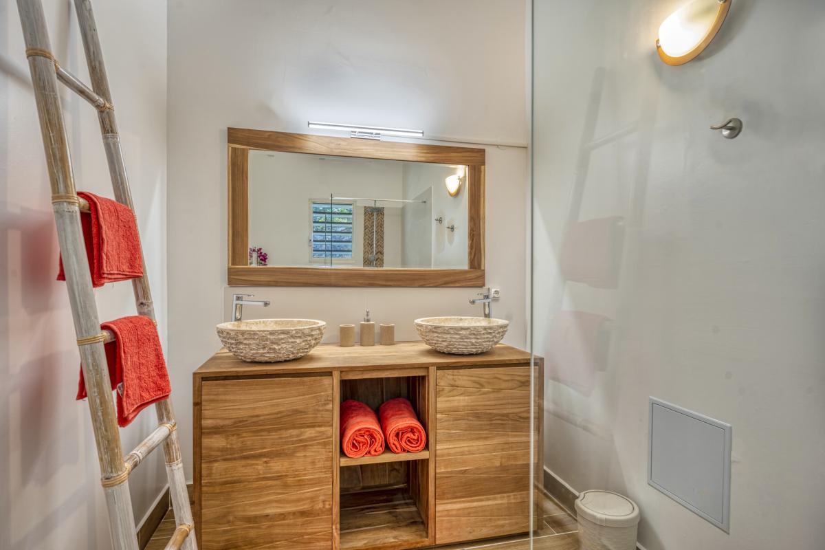 A louer villa 5 chambres Saint François Guadeloupe-salle de douche