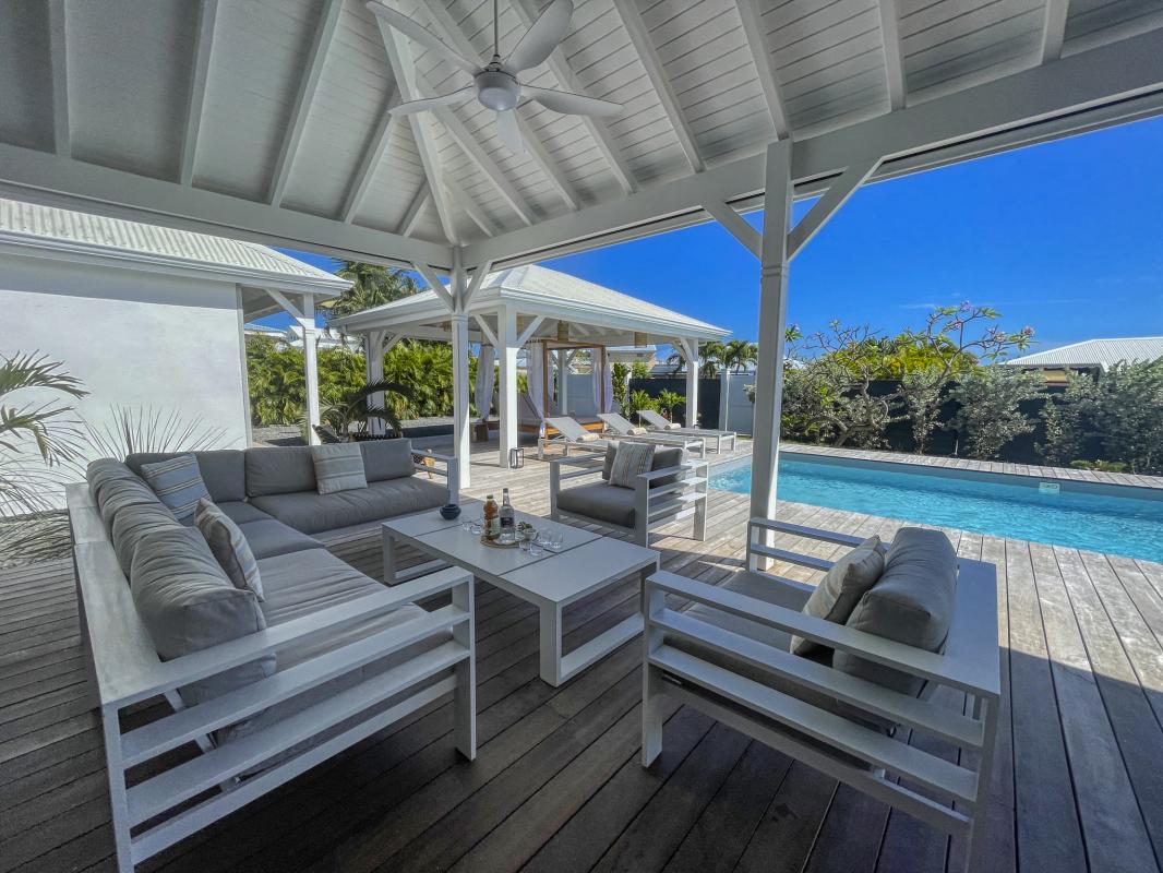 Villa 5 chambres à louer à Saint François Guadeloupe-salon de jardin