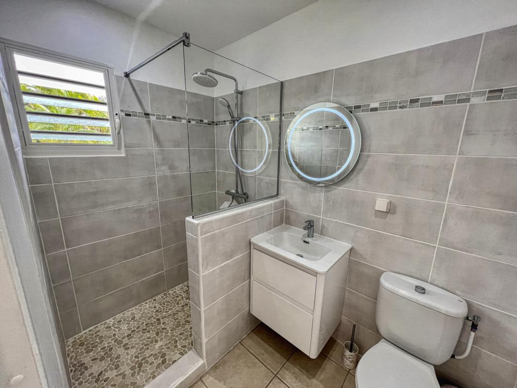 Location villa 6 personnes Saint François Guadeloupe-salle de douche