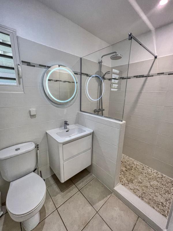 Location villa 6 personnes Saint François Guadeloupe-salle de douche