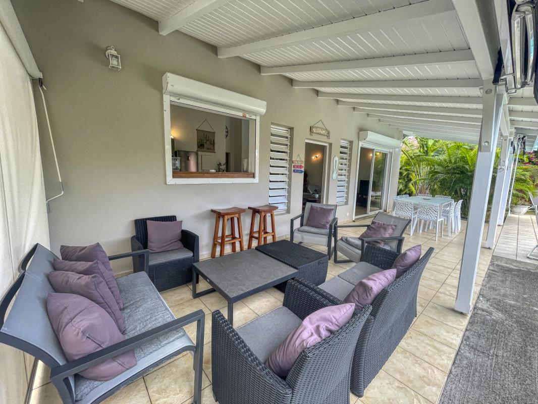A louer villa 3 chambres Saint François Guadeloupe_ Salon Terrasse 