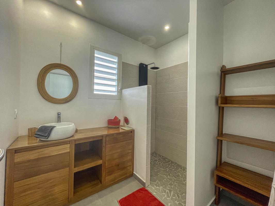 A louer villa 3 chambres piscine Saint François Guadeloupe_ Salle de bain 