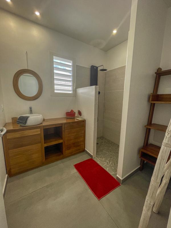 A louer villa 3 chambres piscine Saint François Guadeloupe_ Salle de bain 
