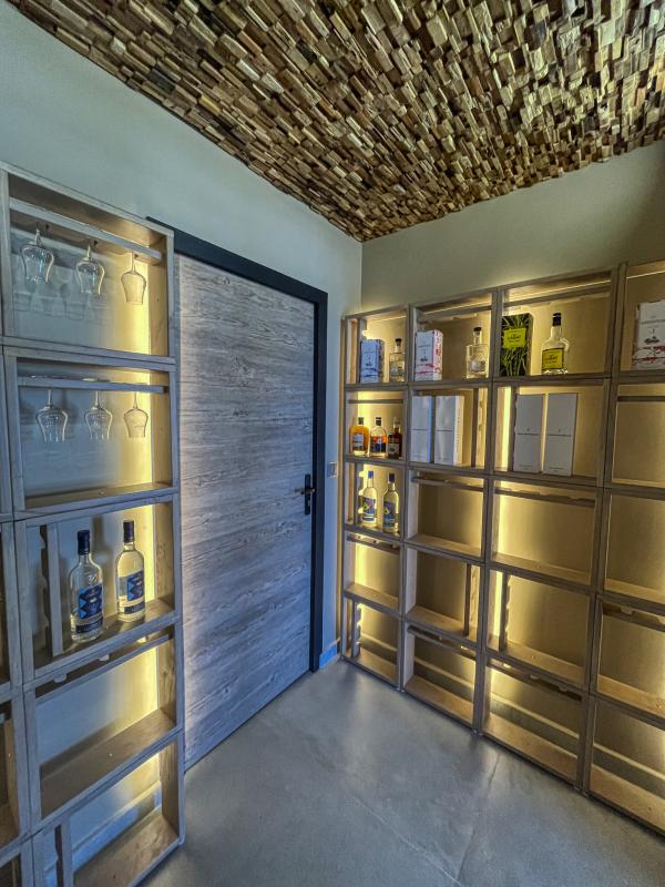 A louer villa 4 chambres vue mer Saint François Guadeloupe_ Cave à vin 