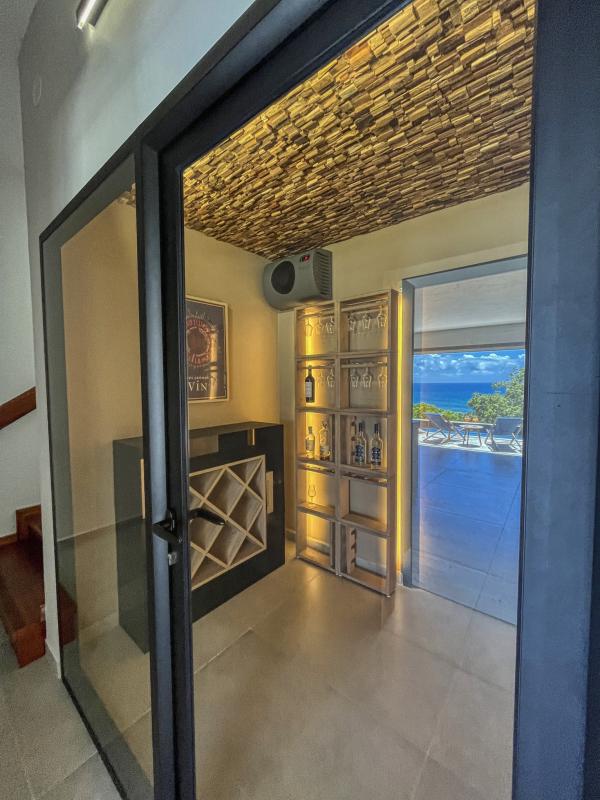 A louer villa 4 chambres vue mer Saint François Guadeloupe_ Cave à vin 