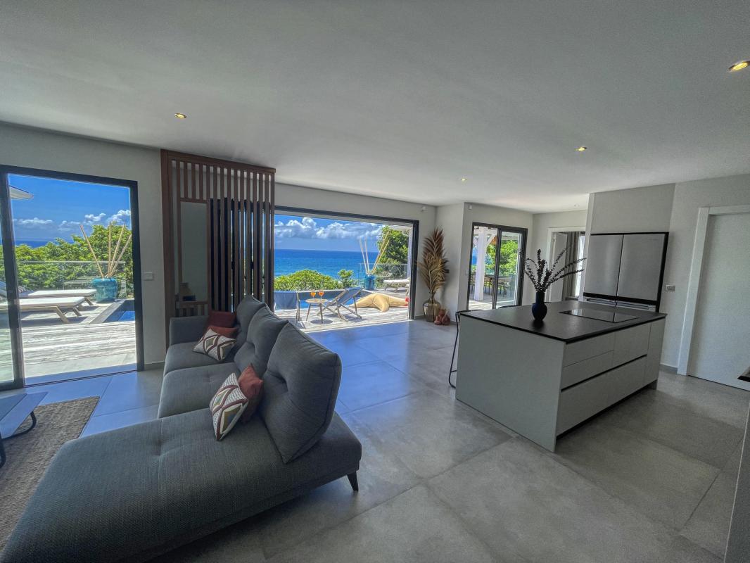 A louer villa 4 chambres vue mer Saint François Guadeloupe_ Salon du bas 