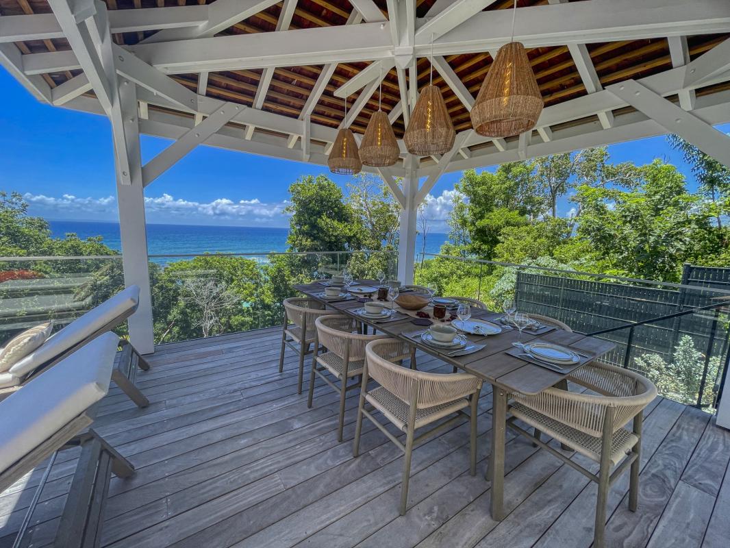 A louer villa 4 chambres vue mer Saint François Guadeloupe_ Table à manger Terrasse 