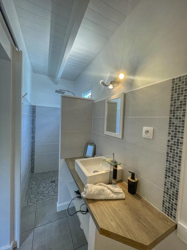 Location villa avec piscine Saint François Guadeloupe_ Salle d'eau 