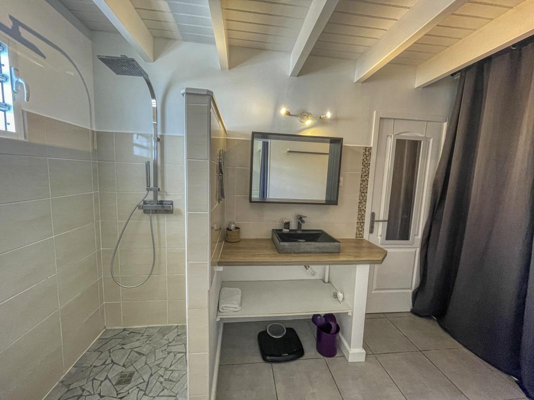 Location villa avec piscine Saint François Guadeloupe_ Salle d'eau 