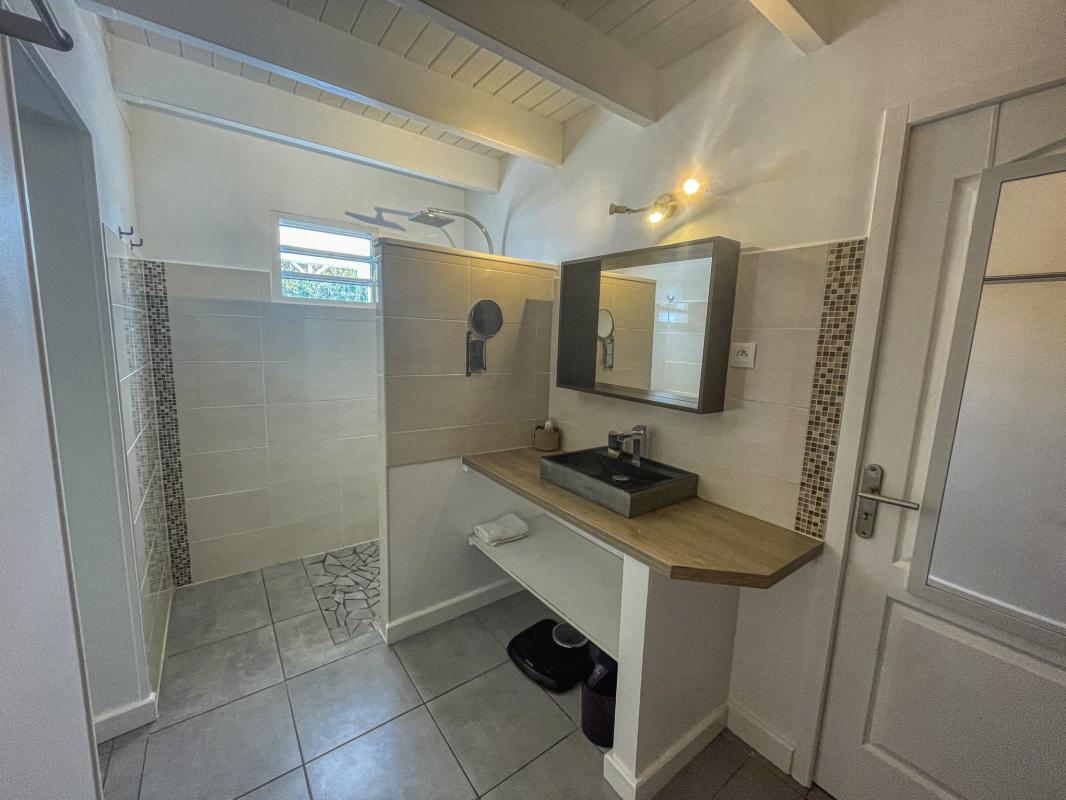 Location villa avec piscine Saint François Guadeloupe_ Salle d'eau 
