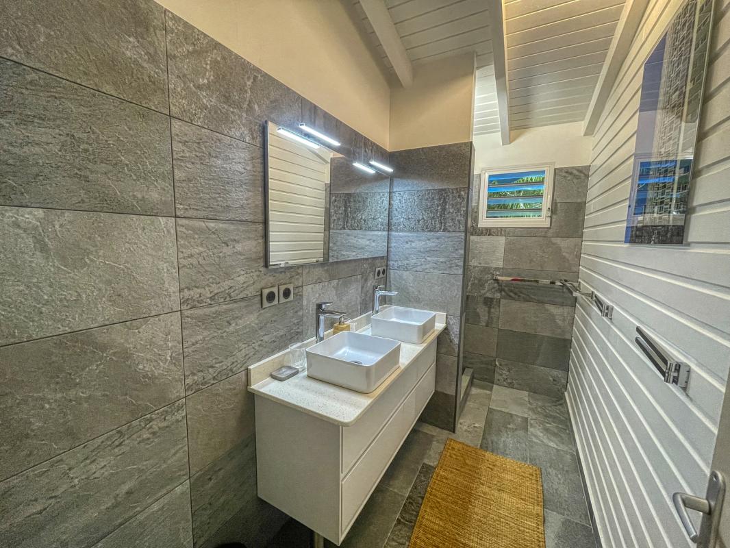 Location villa Saint François Guadeloupe_salle de douche commune