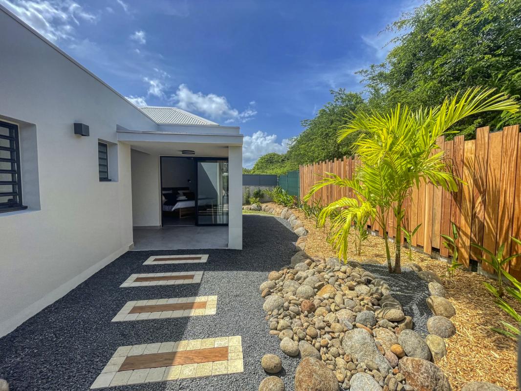 Location-villa-Topaze-2-chambres-8-personnes-vue-mer-piscine-à-St-François-Guadeloupe