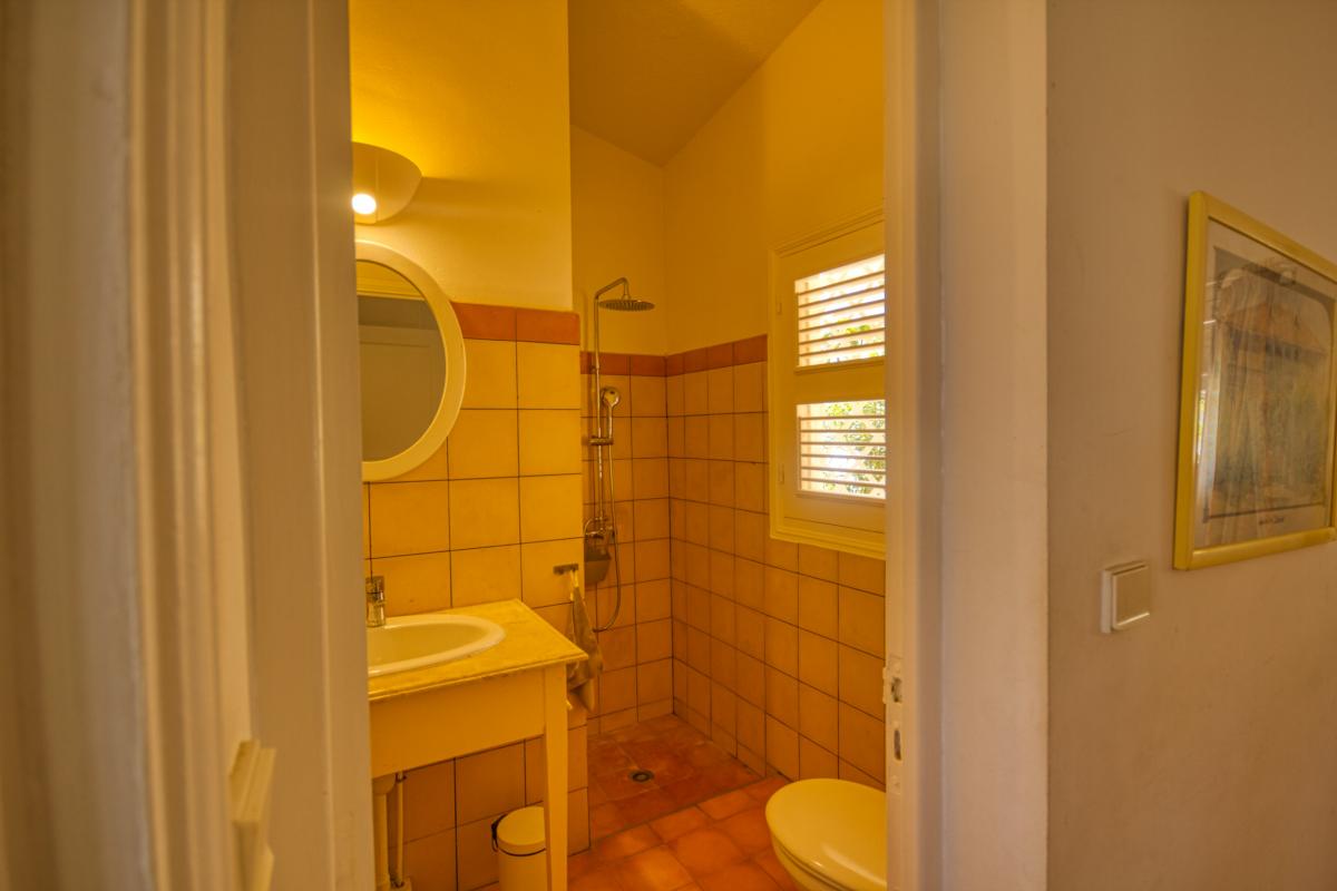 Rental villa with swimming pool and sea view - bathroom