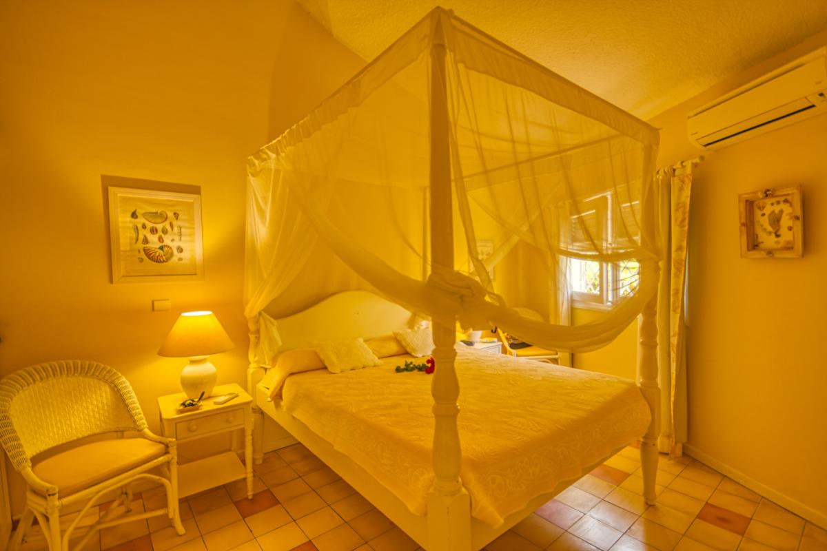 Rental villa with swimming pool and sea view - bathroom