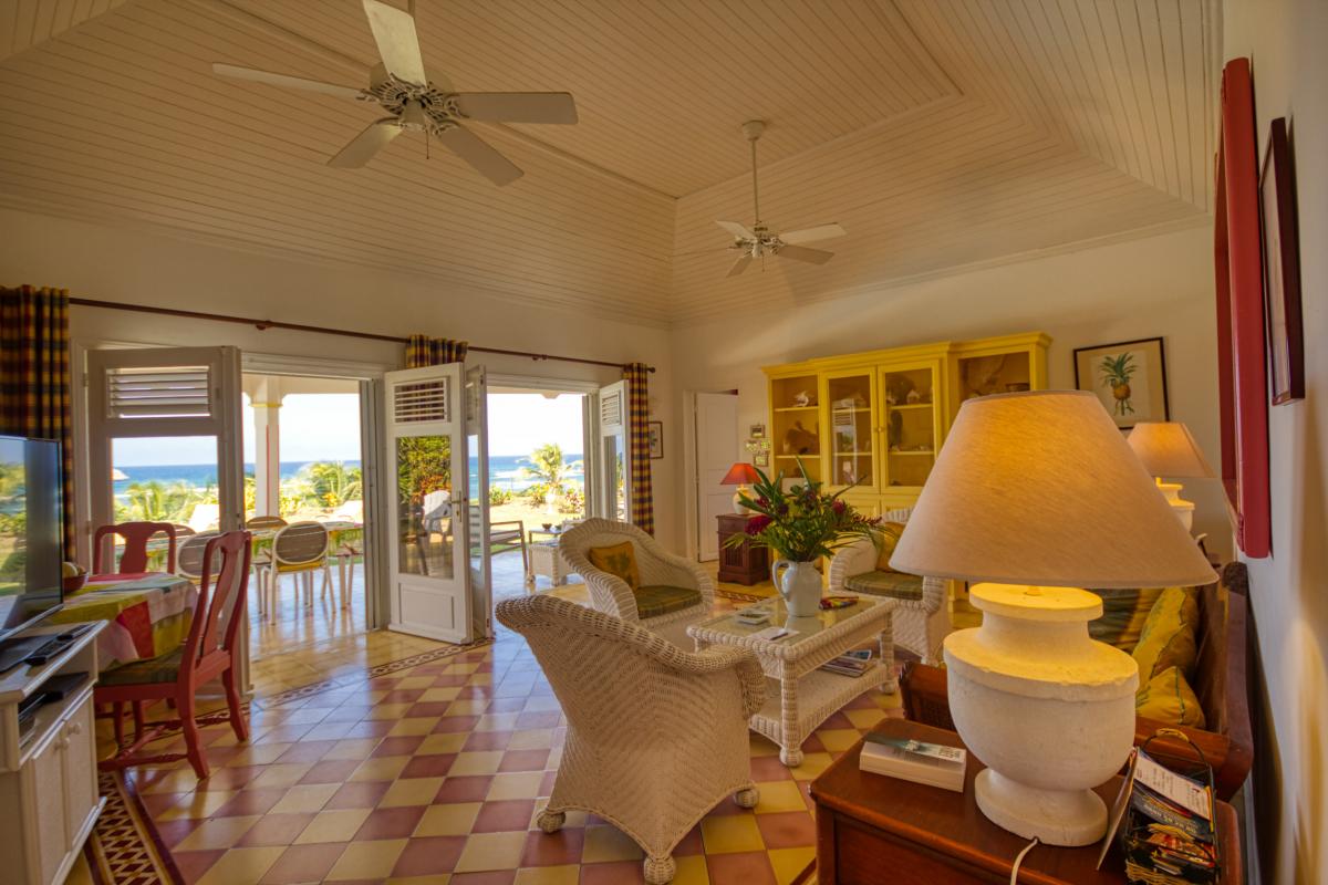 Rental villa with swimming pool and sea view - overview