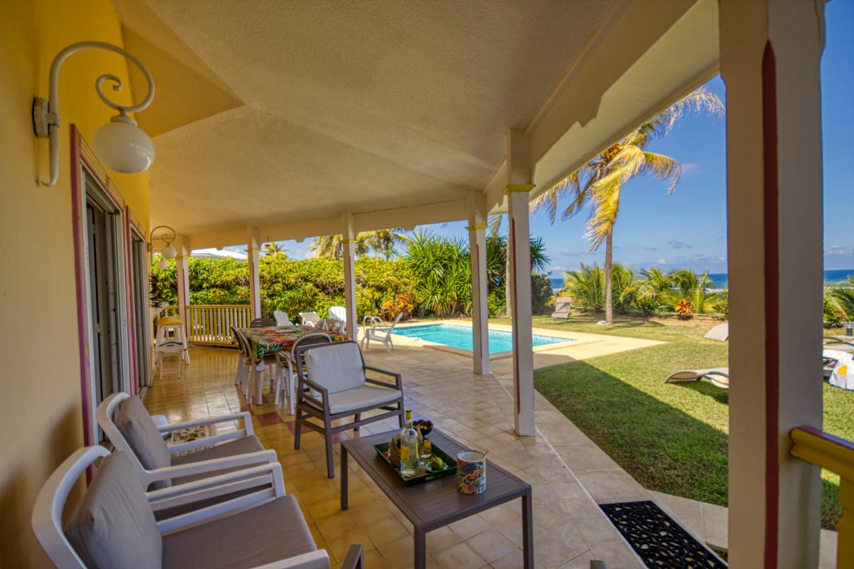 Rental villa with swimming pool and sea view - terrace