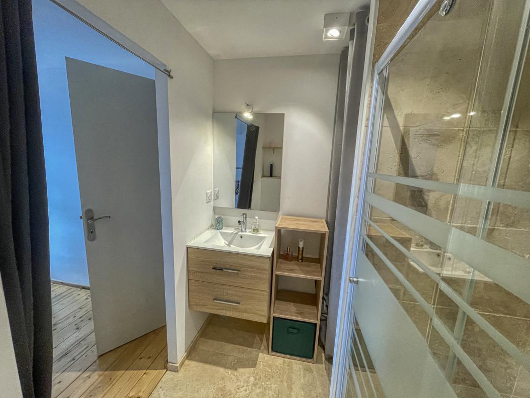 Location villa avec piscine Saint François Guadeloupe-bungalow salle de douche