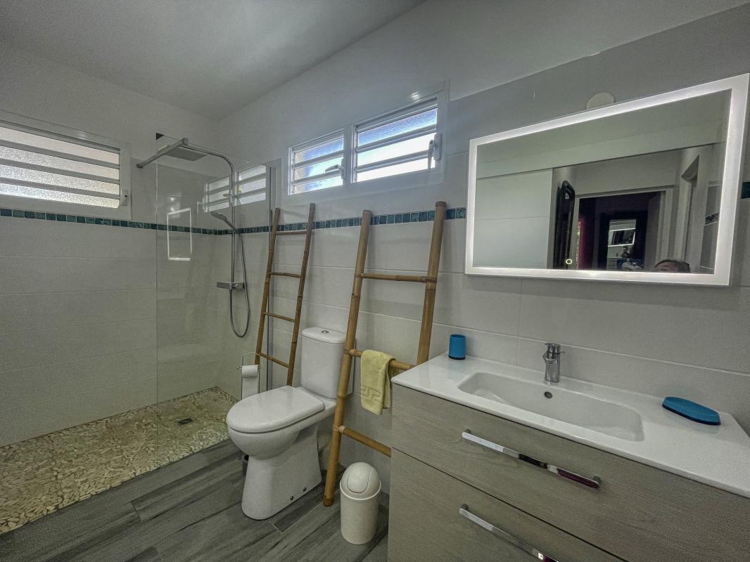 Location villa avec piscine Saint François Guadeloupe_ Salle d'eau 