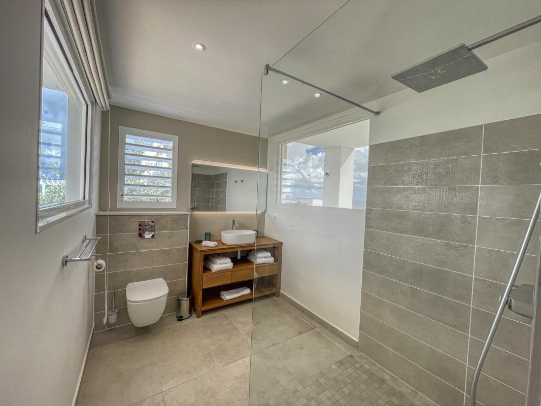Location villa avec piscine Saint François Guadeloupe_ Salle d'eau 
