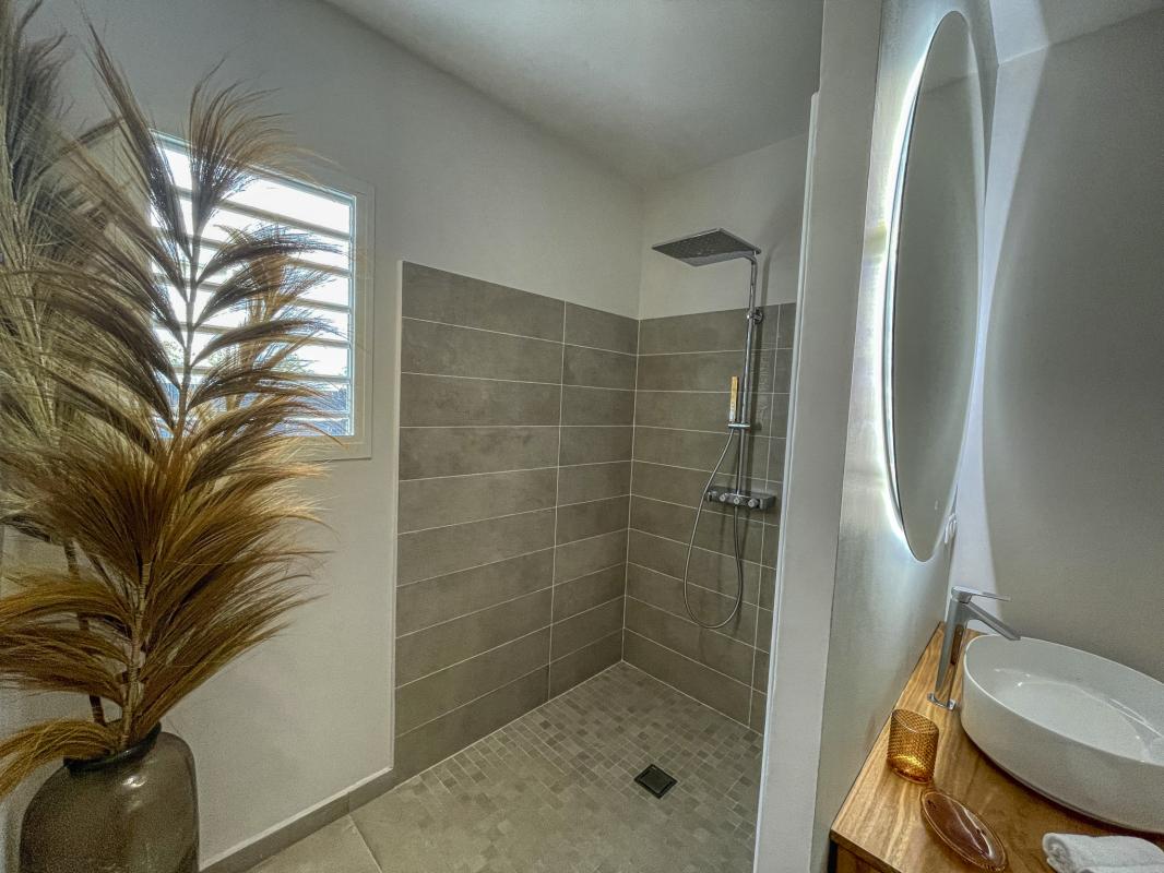 Location villa avec piscine Saint François Guadeloupe_ Salle d'eau 