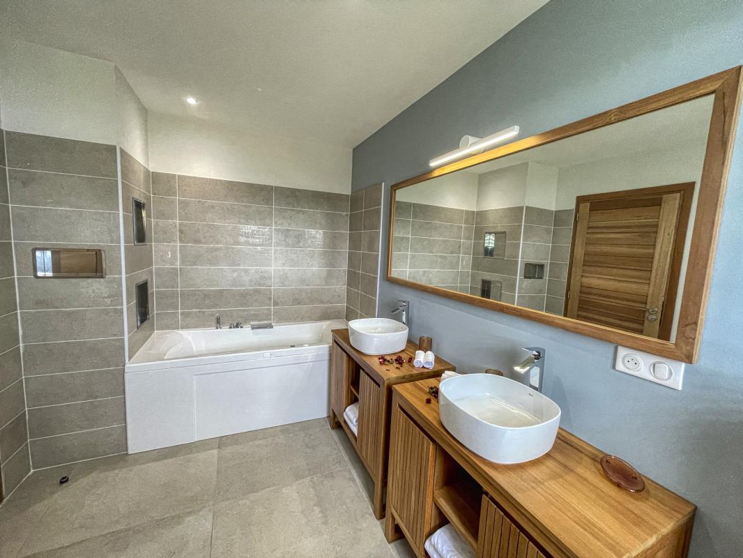 Location villa avec piscine Saint François Guadeloupe_ Salle de bain 