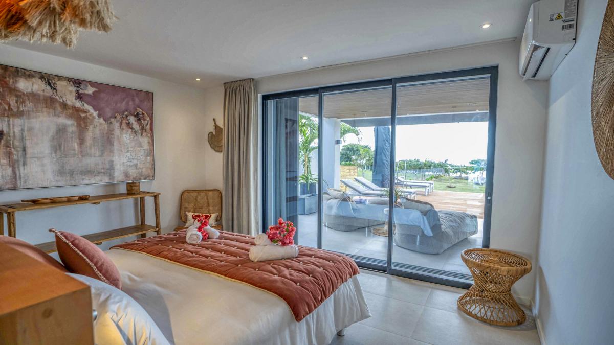 A louer villa pieds dans l'eau Saint François Guadeloupe-chambre RDC