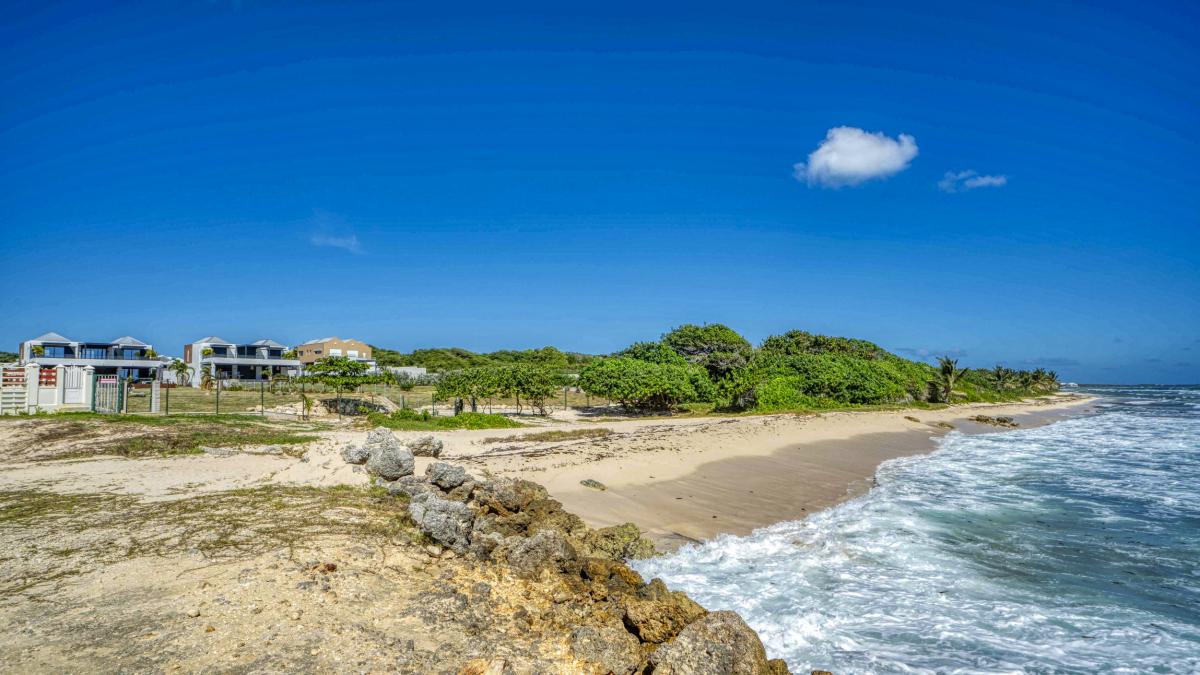 A louer villa pieds dans l'eau Saint François Guadeloupe-vue ensemble