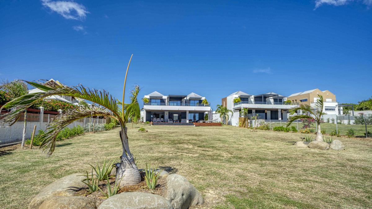 A louer villa pieds dans l'eau Saint François Guadeloupe-vue ensemble