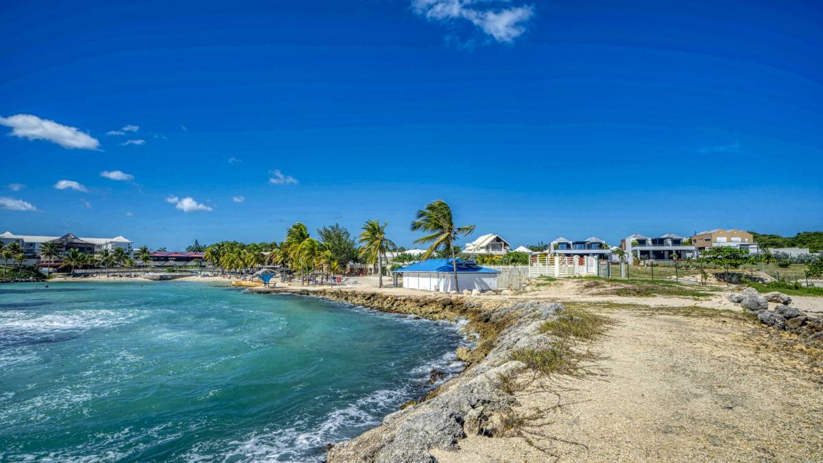 A louer villa pieds dans l'eau Saint François Guadeloupe-vue ensemble