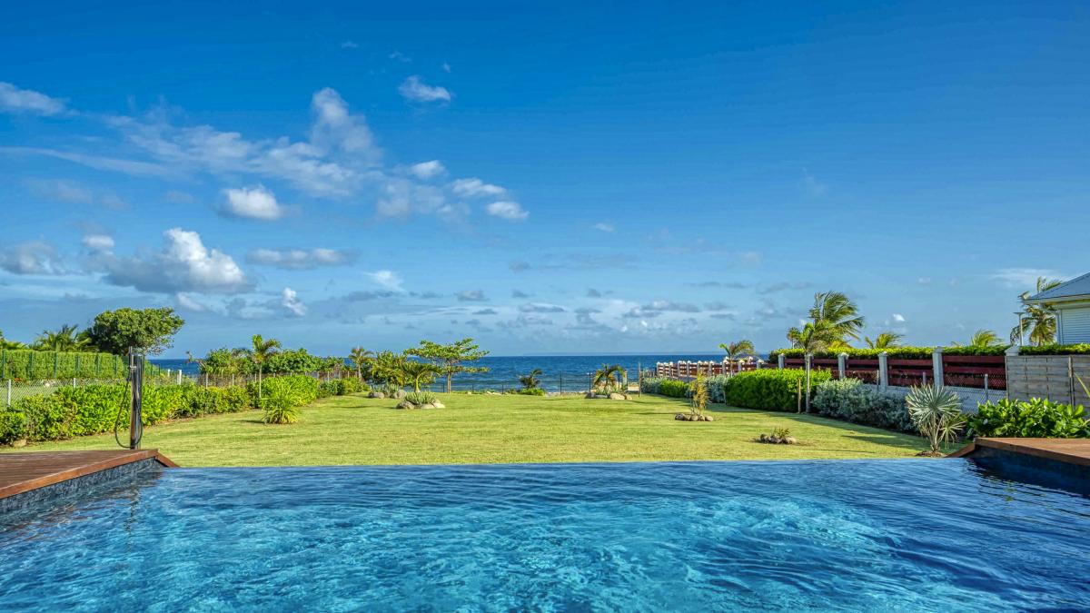A louer villa pieds dans l'eau Saint François Guadeloupe-vue mer
