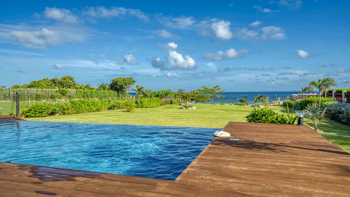 A louer villa pieds dans l'eau Saint François Guadeloupe-vue mer