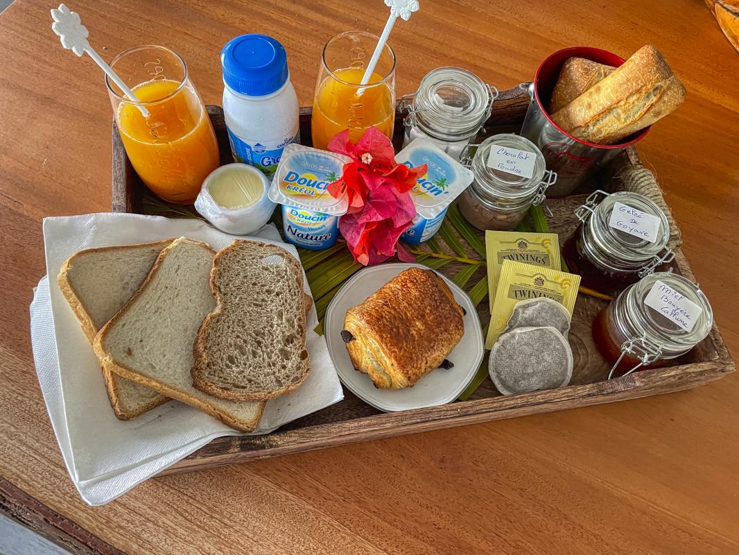 Location Villa 1 chambre Saint François Guadeloupe-panier petit déjeuner