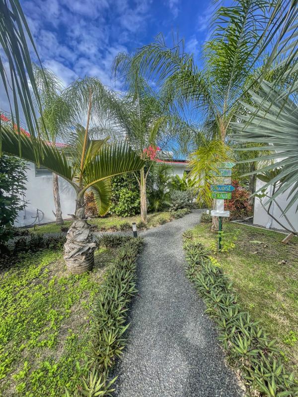 Location villa piscine Saint François Guadeloupe_chemin accès
