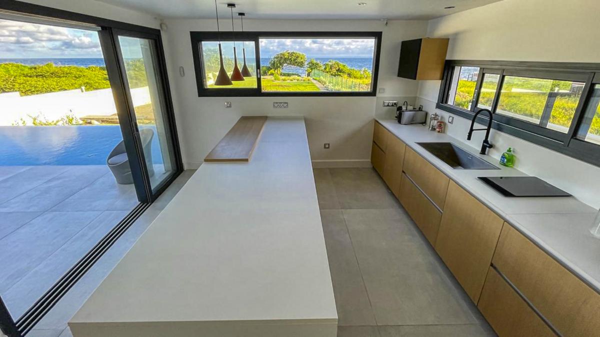 A louer Villa pied dans l'eau Saint François Guadeloupe - Cuisine