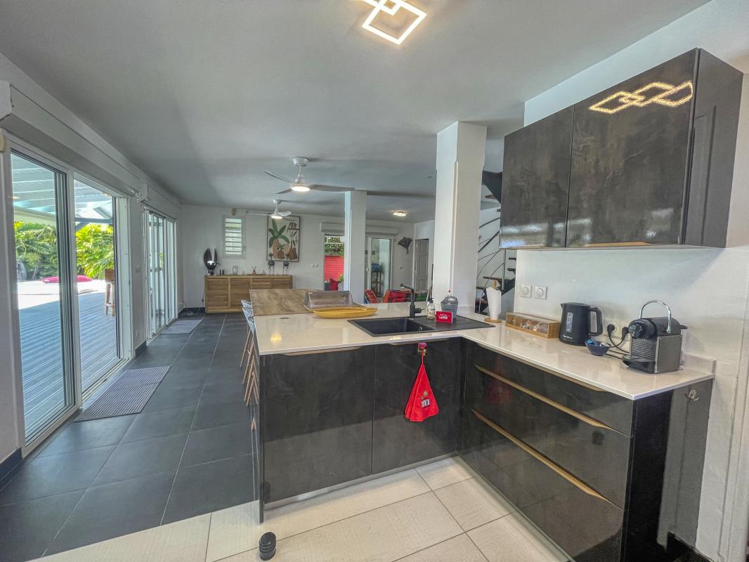 Location villa accès plage Saint François Guadeloupe- cuisine