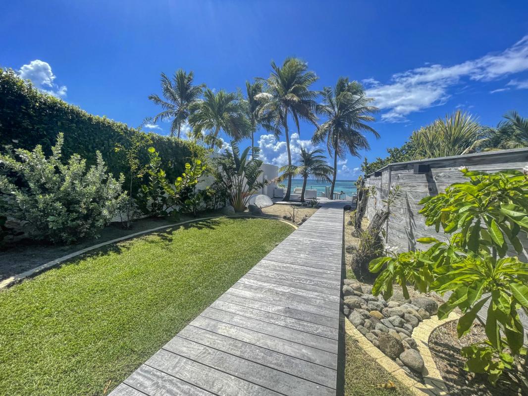 Location villa piscine pieds dans l'eau Saint François Guadeloupe_Accès mer
