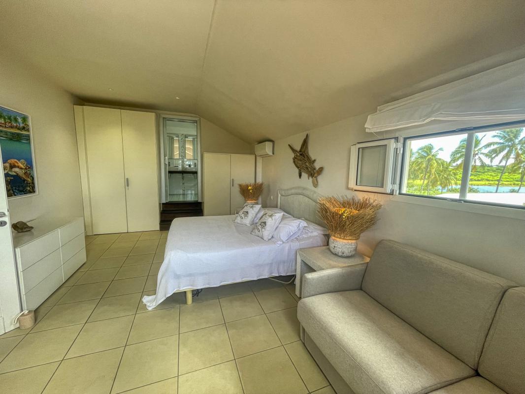 Location villa piscine pieds dans l'eau Saint François Guadeloupe_Chambre 4 Etage