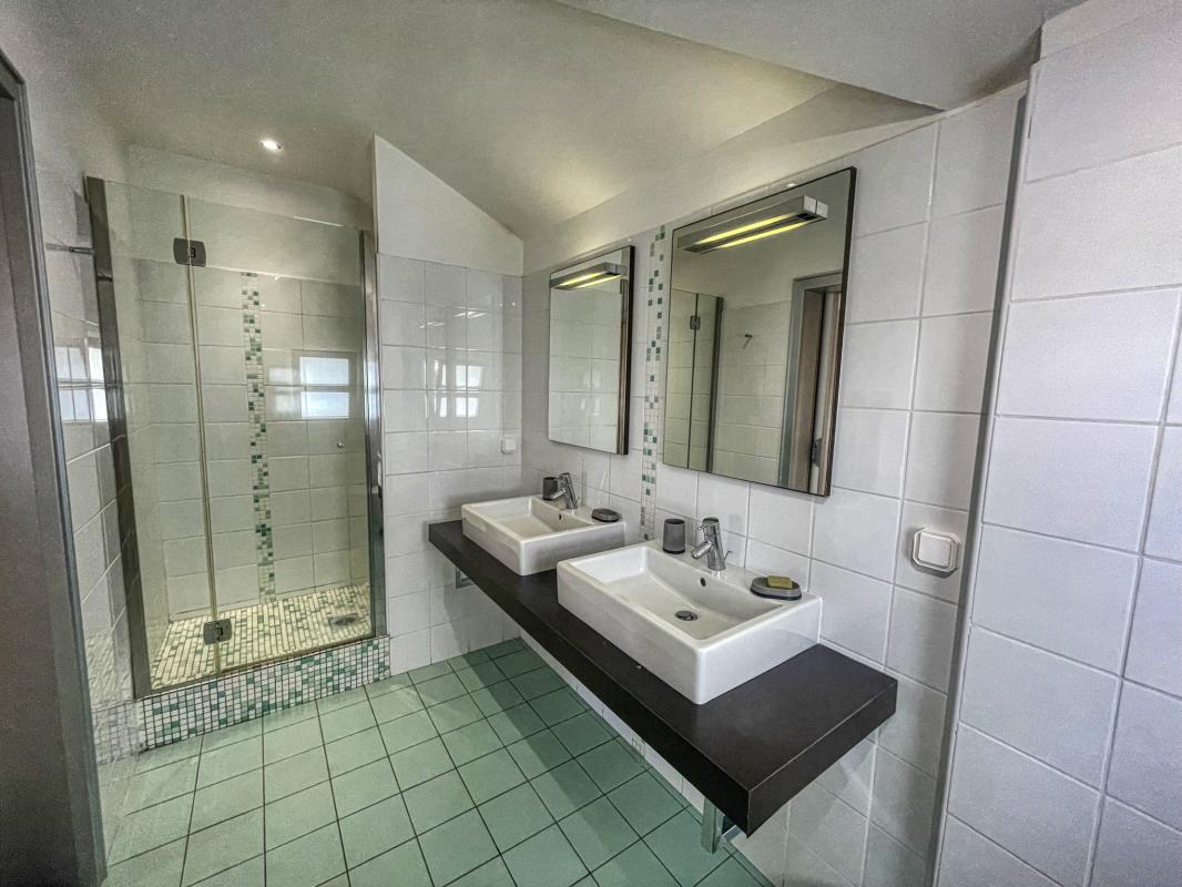 Location villa piscine pieds dans l'eau Saint François Guadeloupe_Chambre 4 Etage