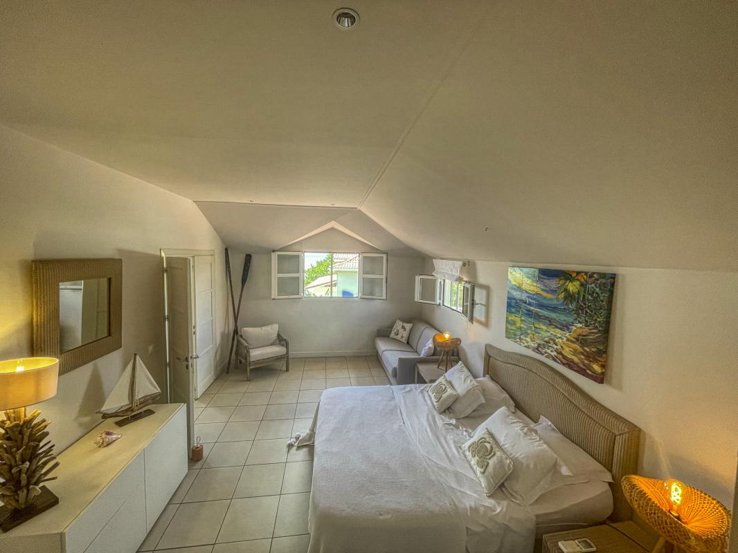 Location villa piscine pieds dans l'eau Saint François Guadeloupe_Chambre 5 Etage