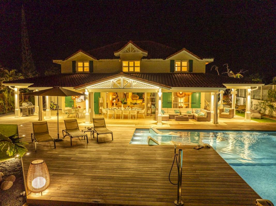 Location villa piscine pieds dans l'eau Saint François Guadeloupe_de nuit