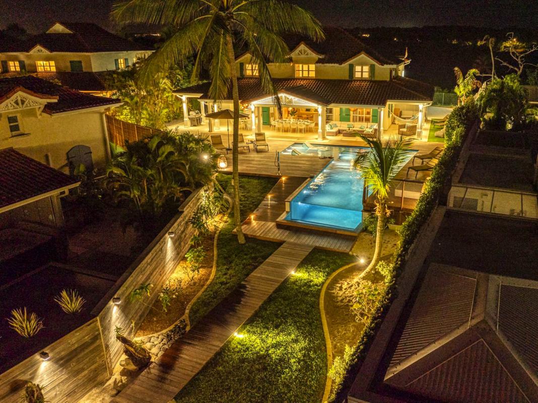 Location villa piscine pieds dans l'eau Saint François Guadeloupe_de nuit