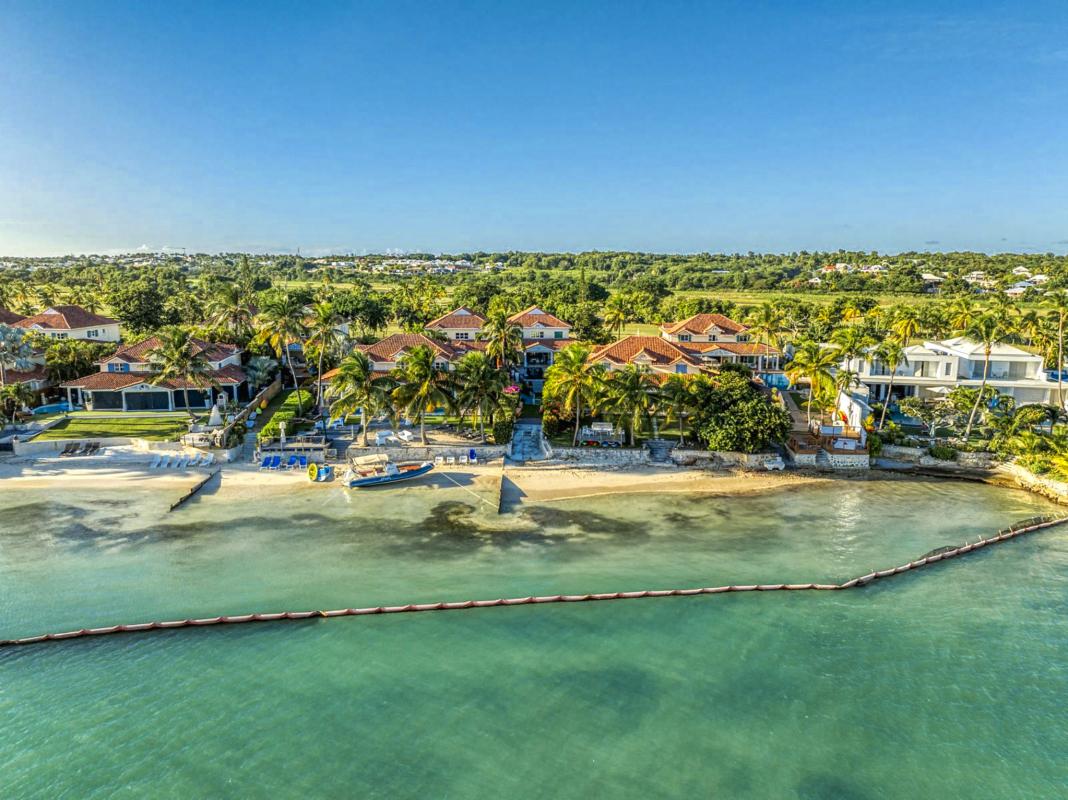 Location villa piscine pieds dans l'eau Saint François Guadeloupe_depuis le lagon