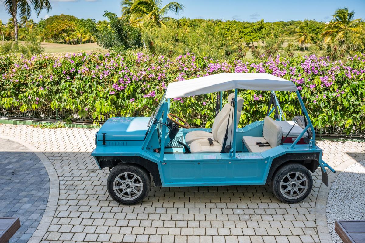 Location-villa-piscine-pieds-dans-l'eau-Saint-François-Guadeloupe_mehari electrique