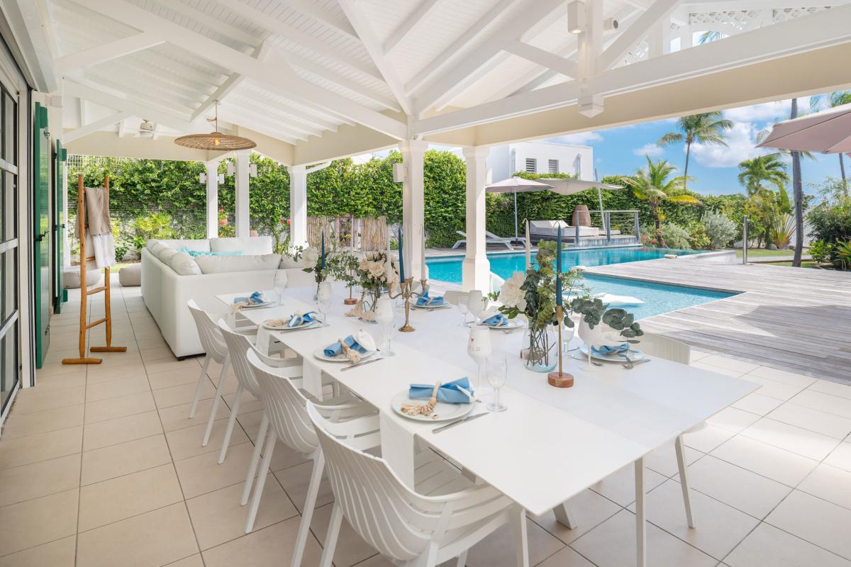 Location villa piscine pieds dans l'eau Saint François Guadeloupe_terrasse