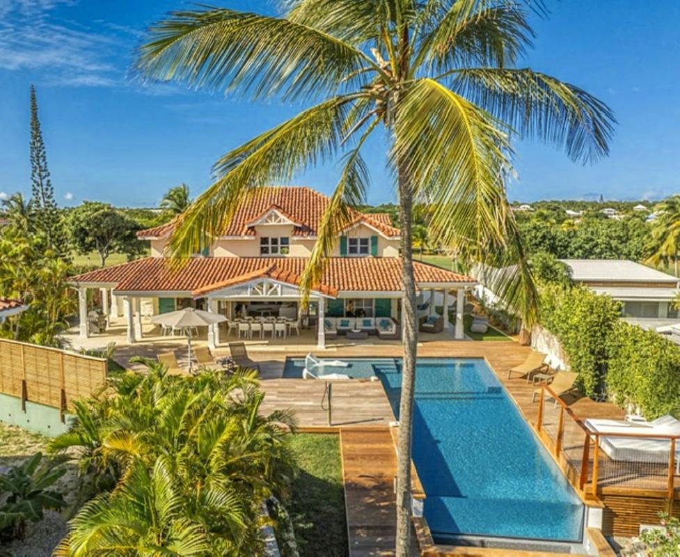 Location-villa-piscine-pieds-dans-l'eau-Saint-François-Guadeloupe_vue-ensemble