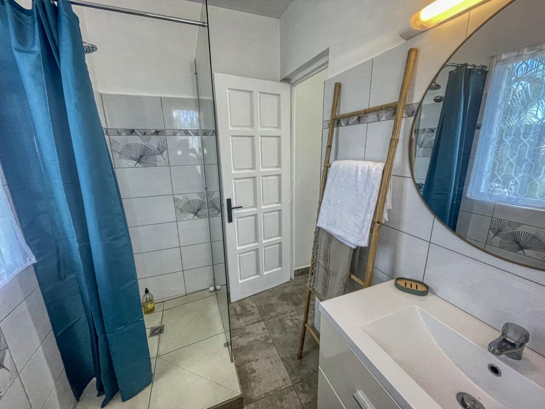 Location Duplex 4 personnes vue mer Saint François Guadeloupe_Salle de douche